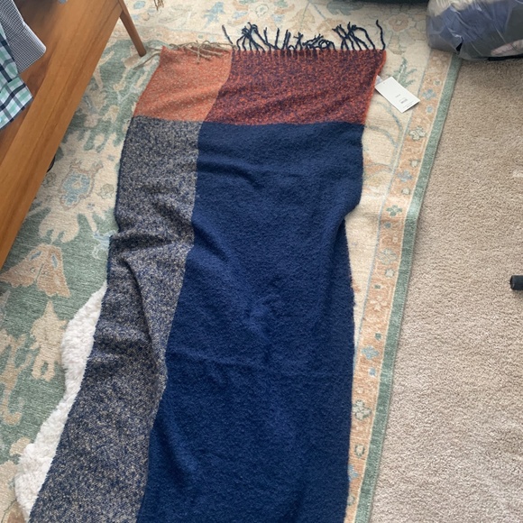 NWT Faded Glory Navy and Orange Oblong Scarf - Picture 8 of 9